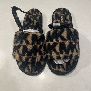 NWT Michael Kors Slippers Sz S